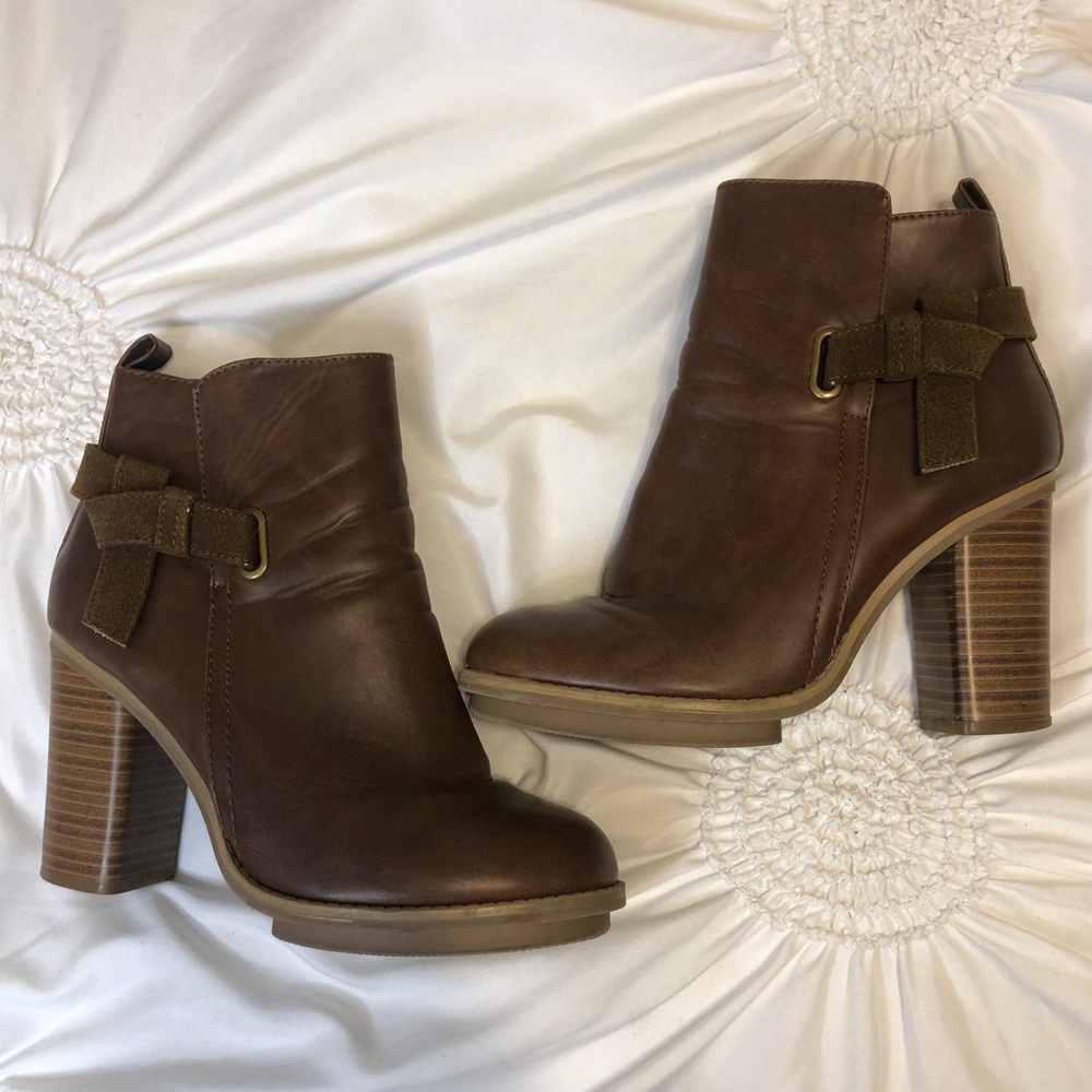 BROWN BOOTIES WITH HEEL